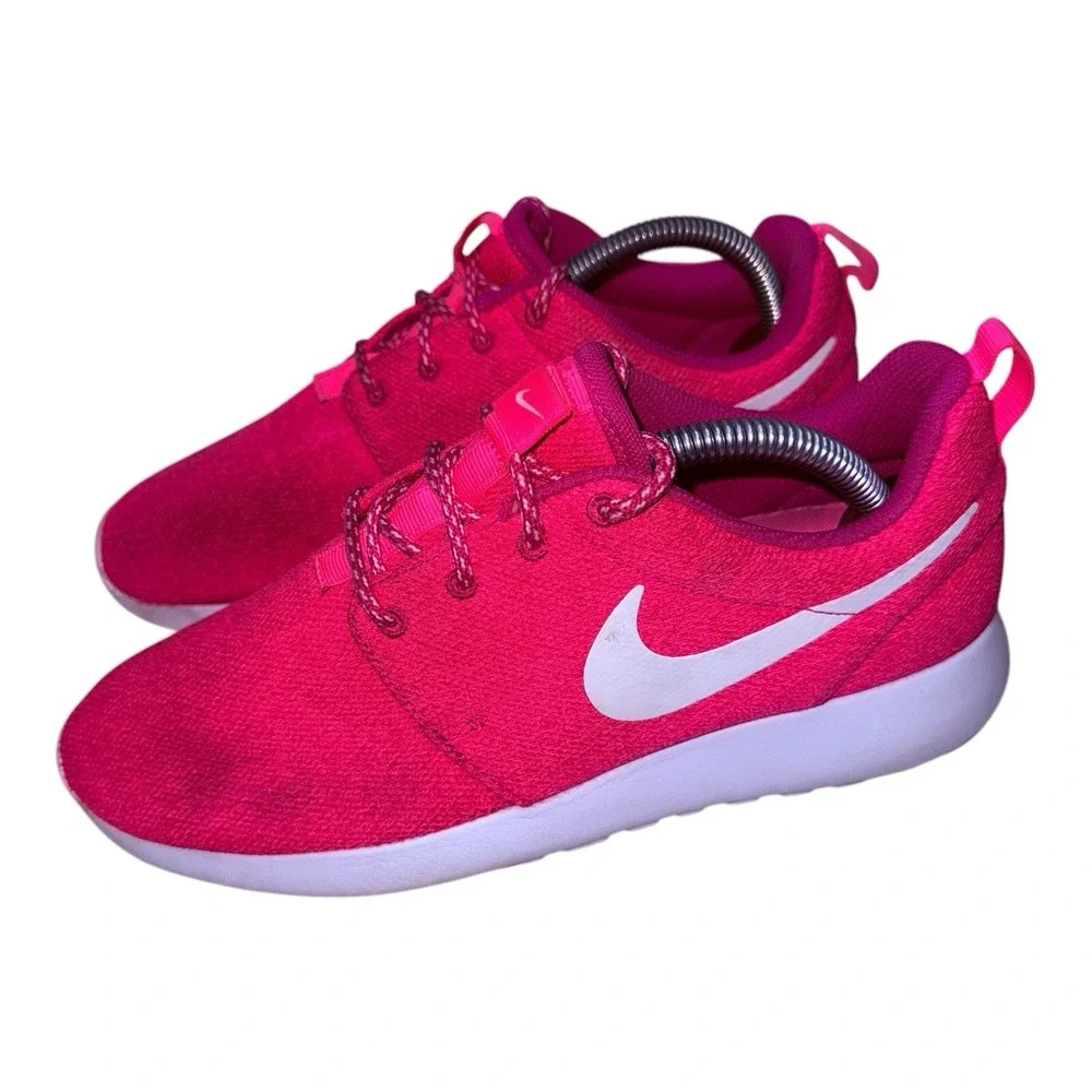 Nike Roshe One Women's Pink White Running Shoes Low Top Size 8.5 844994-600
